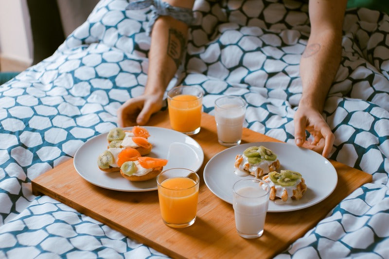 How Your Diet Affects Your Sleep (And Vice Versa)